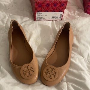 Minnie Travel Flats in Light Oak